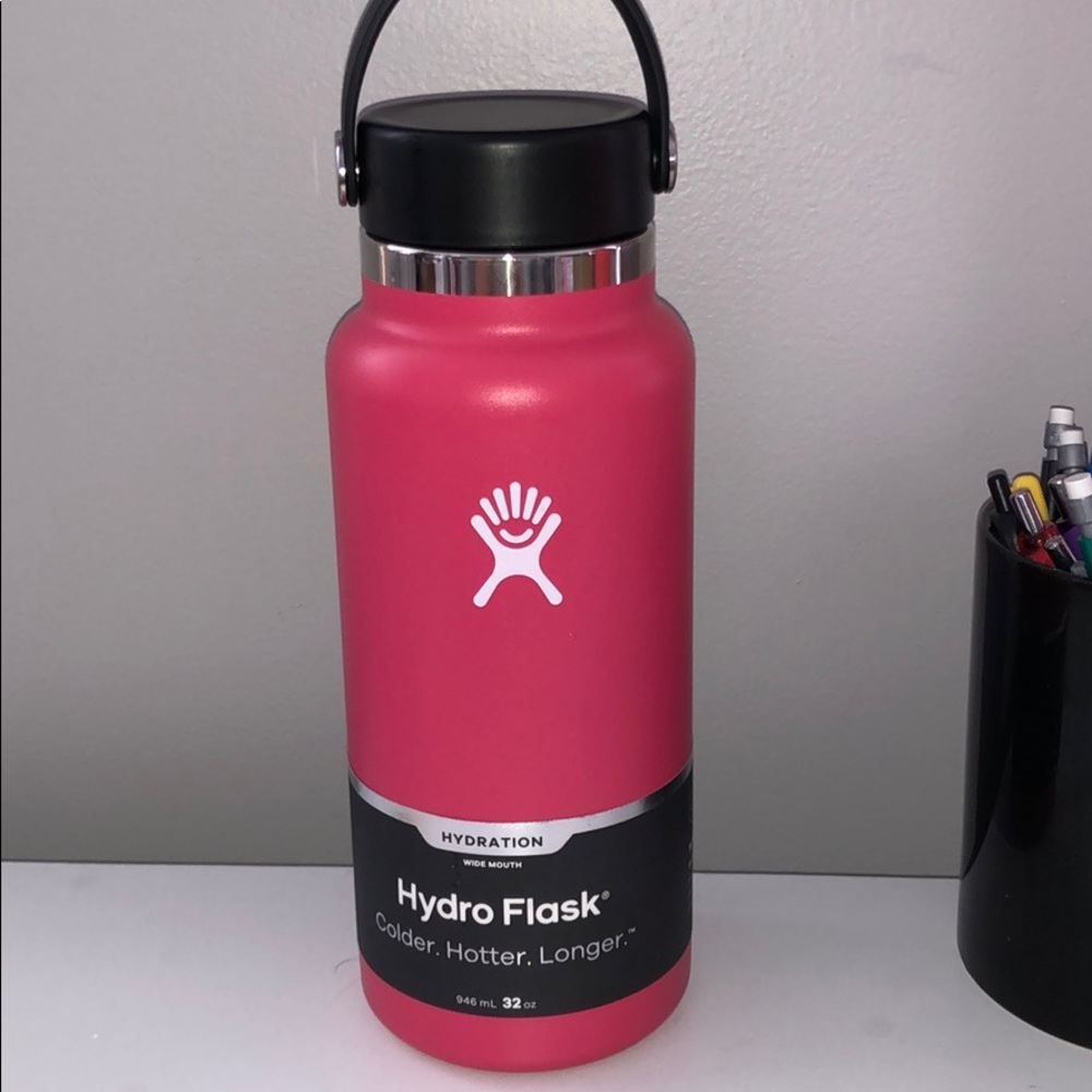 BRAND NEW 32 oz PINK HYDROFLASK